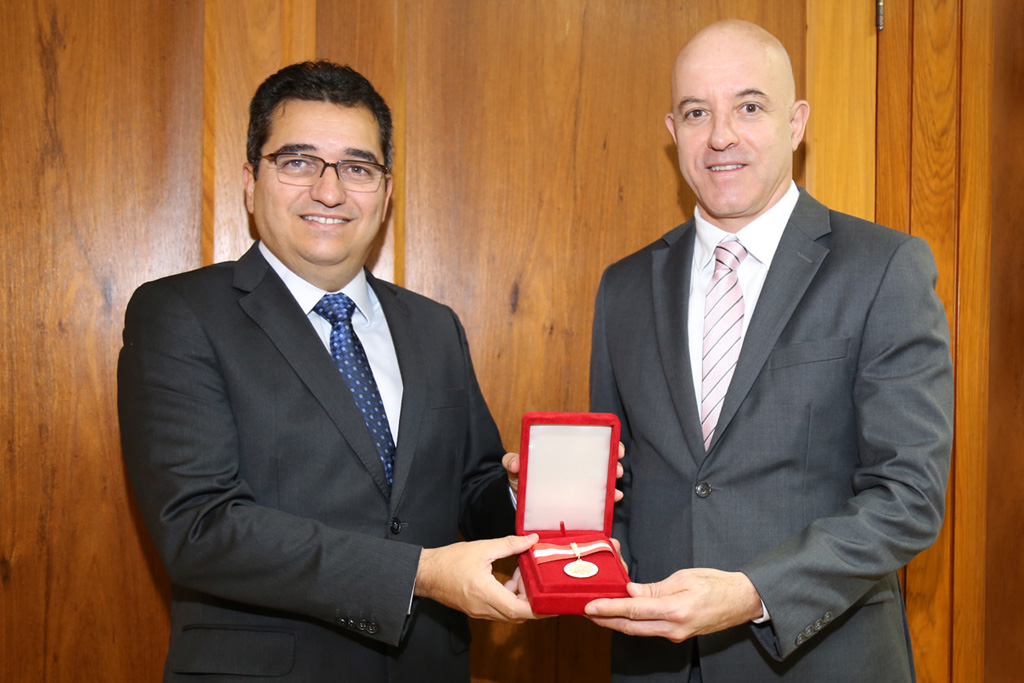 O presidente do TCEMG (esq) e o presidente Executivo da FDC (dir) - Foto: Thiago Rios Gomes